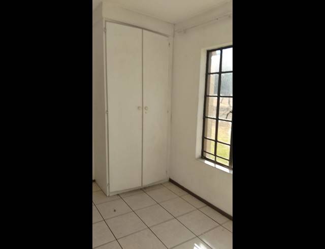 2 BEDROOM APARTMENT FOR SALE IN ROODEPOORT WEST